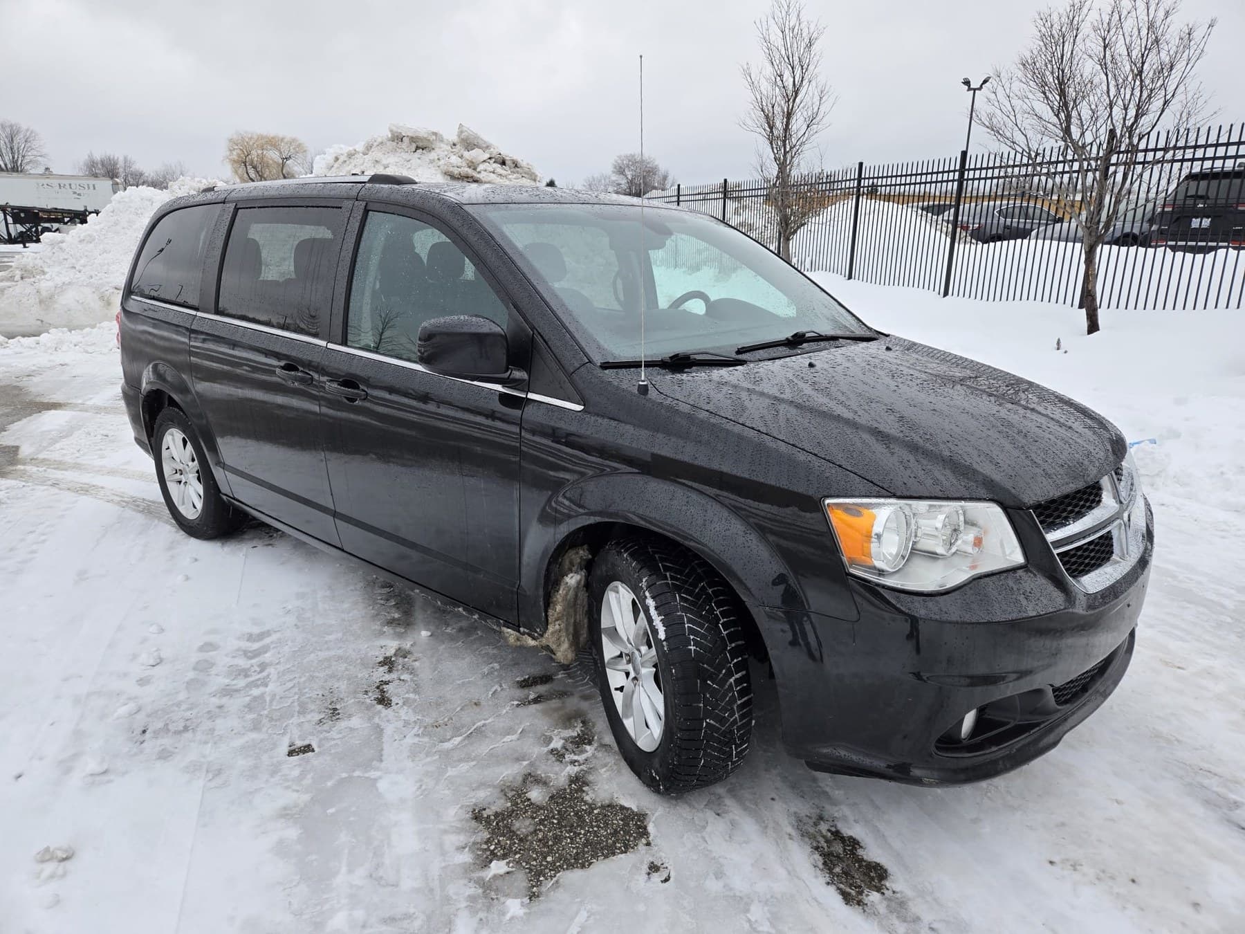 2018 Dodge Grand Caravan, photo 2